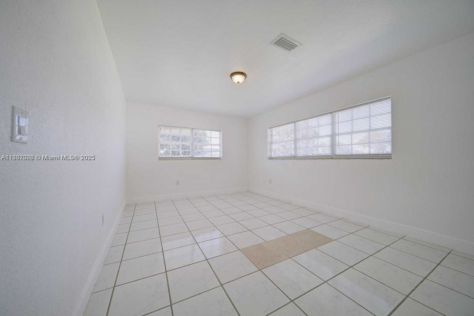 Small Image of 1471 NORTH WEST 93RD ST, Miami Number 11
