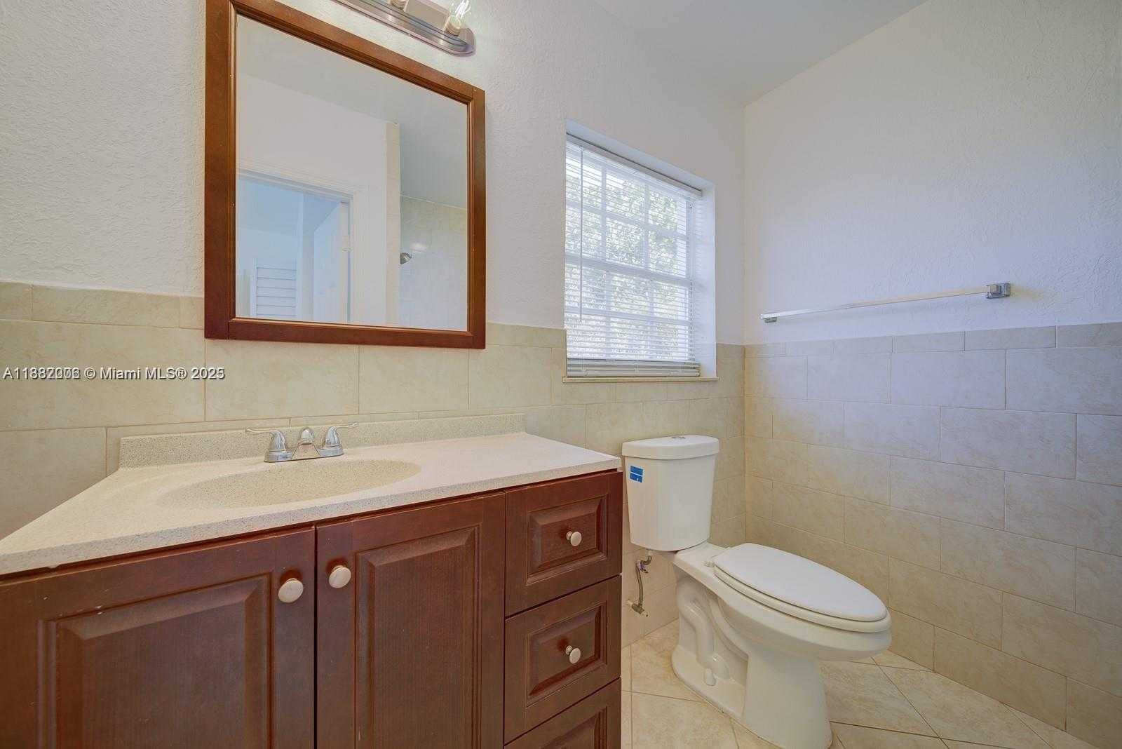Small Image of 1471 NORTH WEST 93RD ST, Miami Number 24