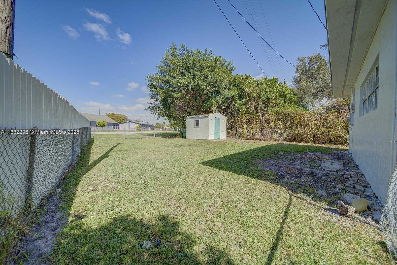 Small Image of 1471 NORTH WEST 93RD ST, Miami Number 5