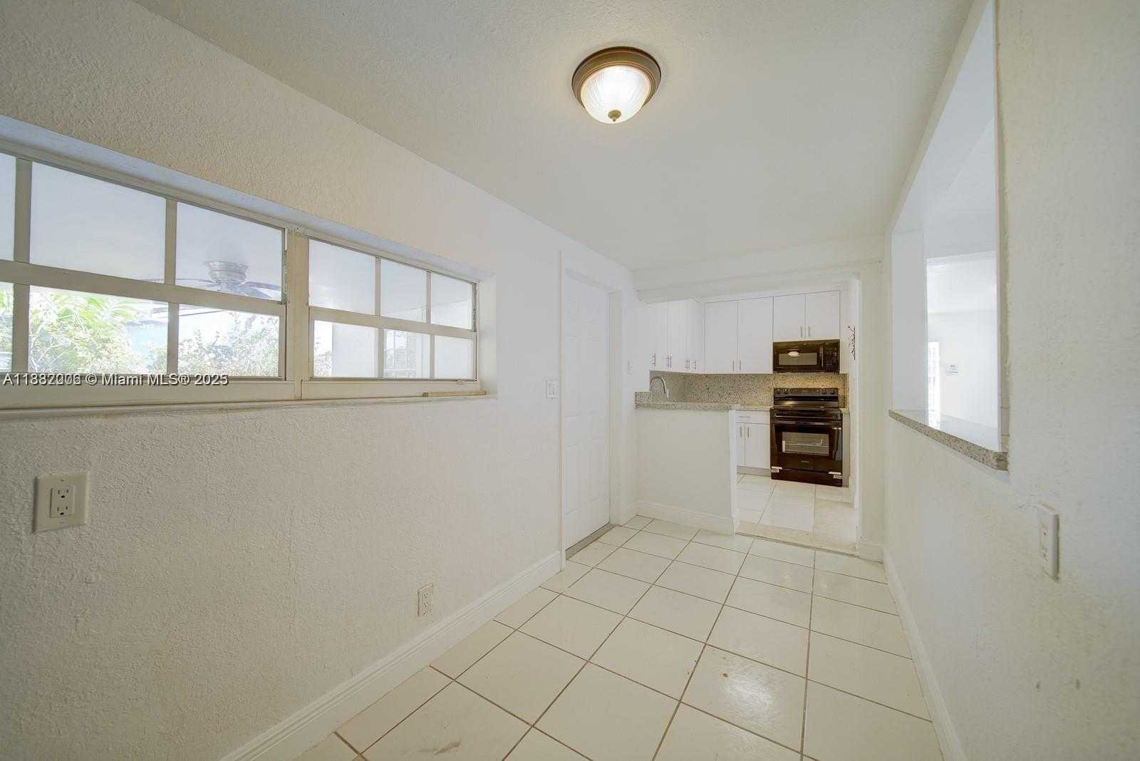 Small Image of 1471 NORTH WEST 93RD ST, Miami Number 6