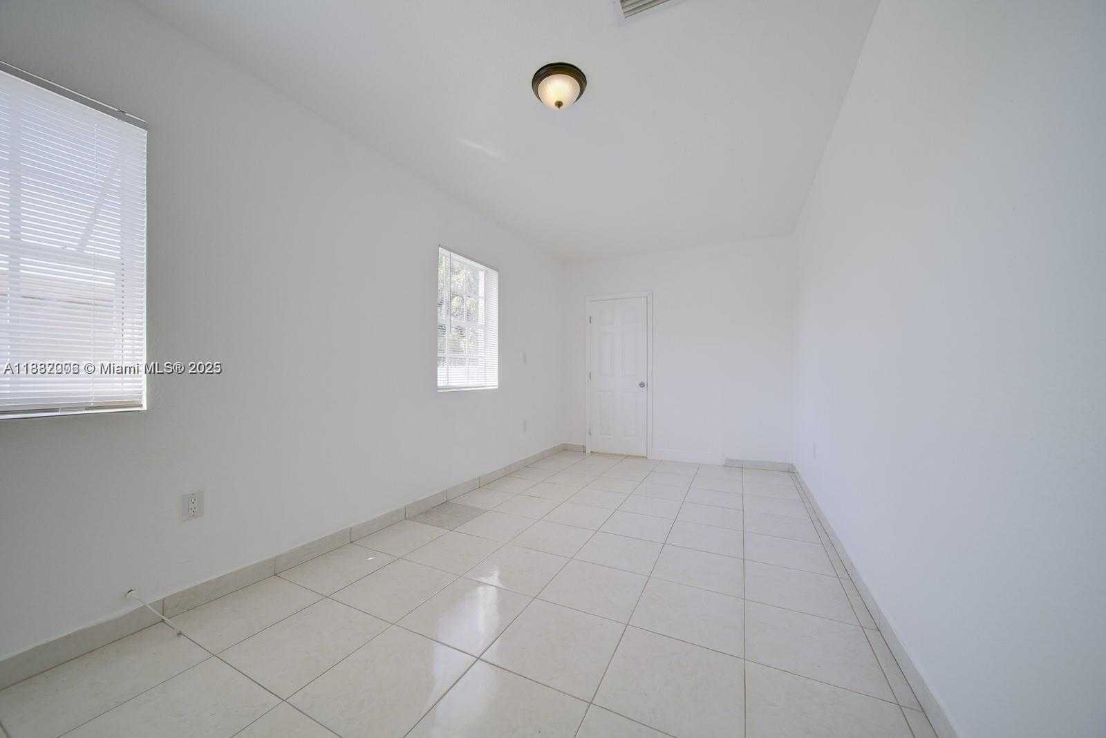 Small Image of 1471 NORTH WEST 93RD ST, Miami Number 8