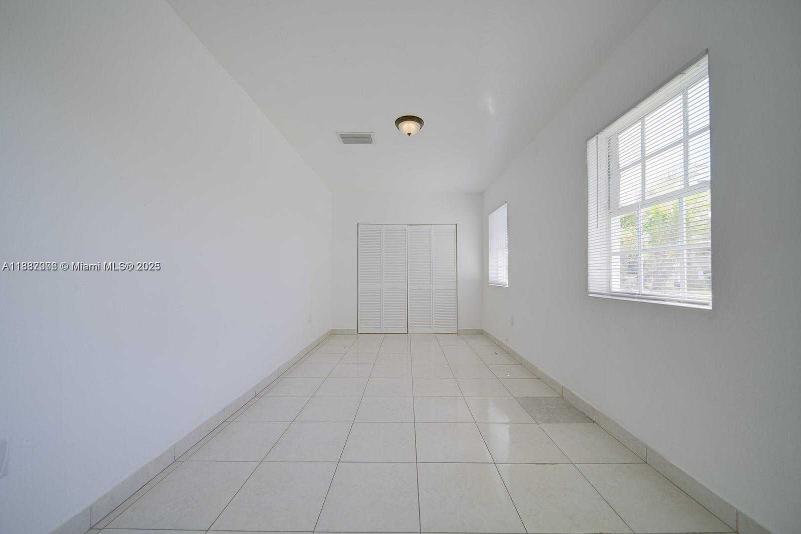 Small Image of 1471 NORTH WEST 93RD ST, Miami Number 9