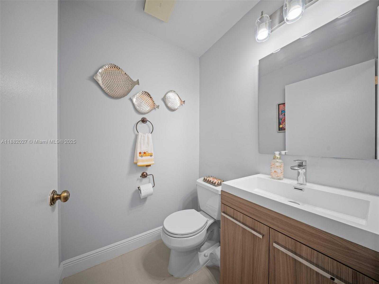 Small Image of 9908 SOUTH WEST 117TH PL, Miami Number 21