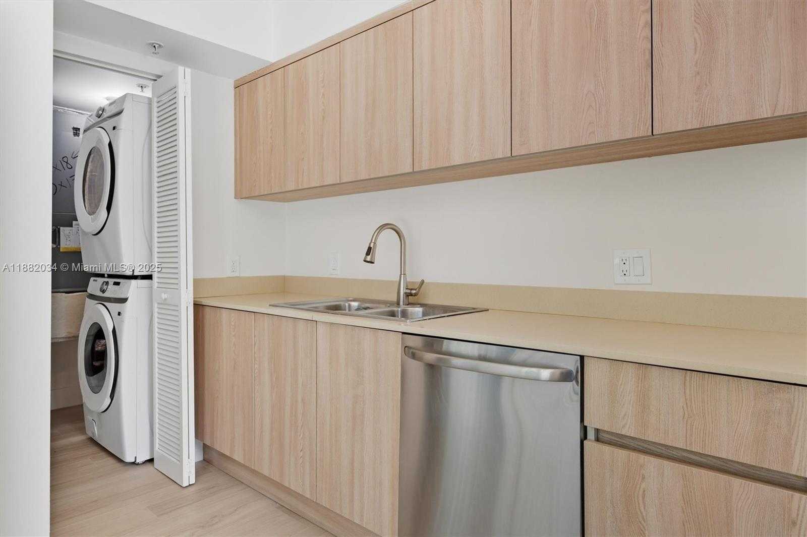 Small Image of 1528 BRICKELL AV #106, Miami Number 10