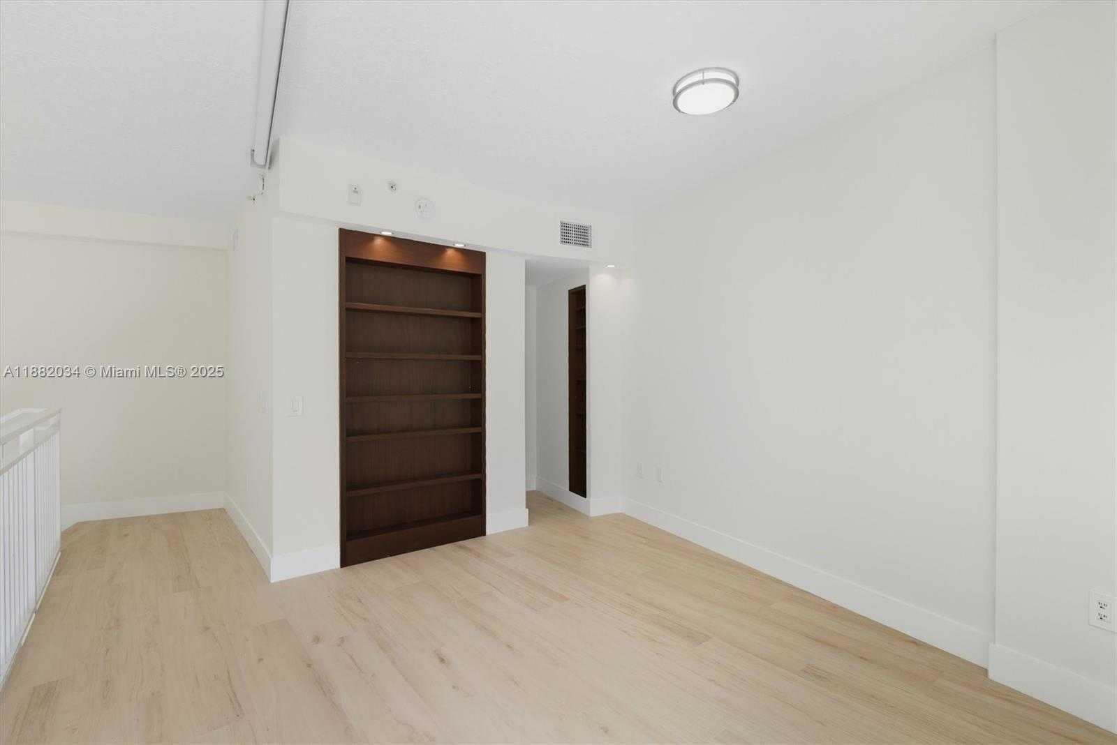 Small Image of 1528 BRICKELL AV #106, Miami Number 13