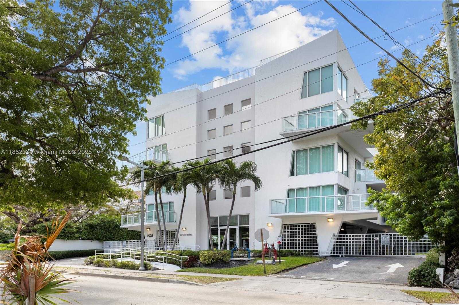 Small Image of 1528 BRICKELL AV #106, Miami Number 17
