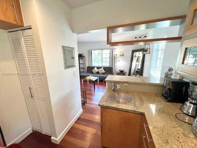 Small Image of 815 EUCLID AVE #11, Miami Beach Number 11