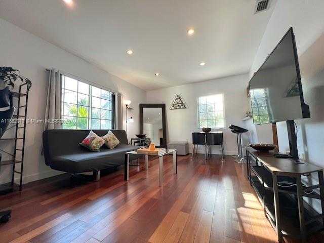 Small Image of 815 EUCLID AVE #11, Miami Beach Number 4