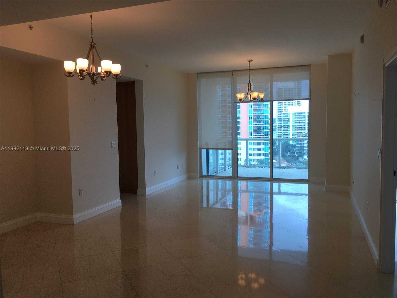Small Image of 50 SOUTH POINTE DR #1405, Miami Beach Number 13