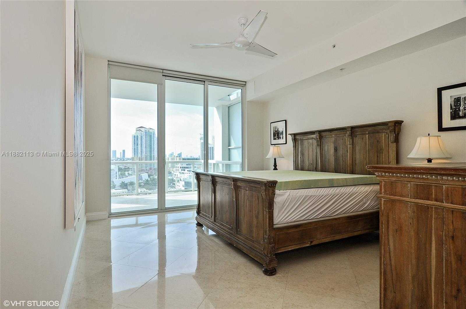 Small Image of 50 SOUTH POINTE DR #1405, Miami Beach Number 4