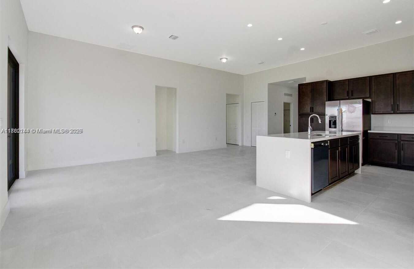 Small Image of 32207 SOUTH WEST 196TH AVE #32207, Homestead Number 7