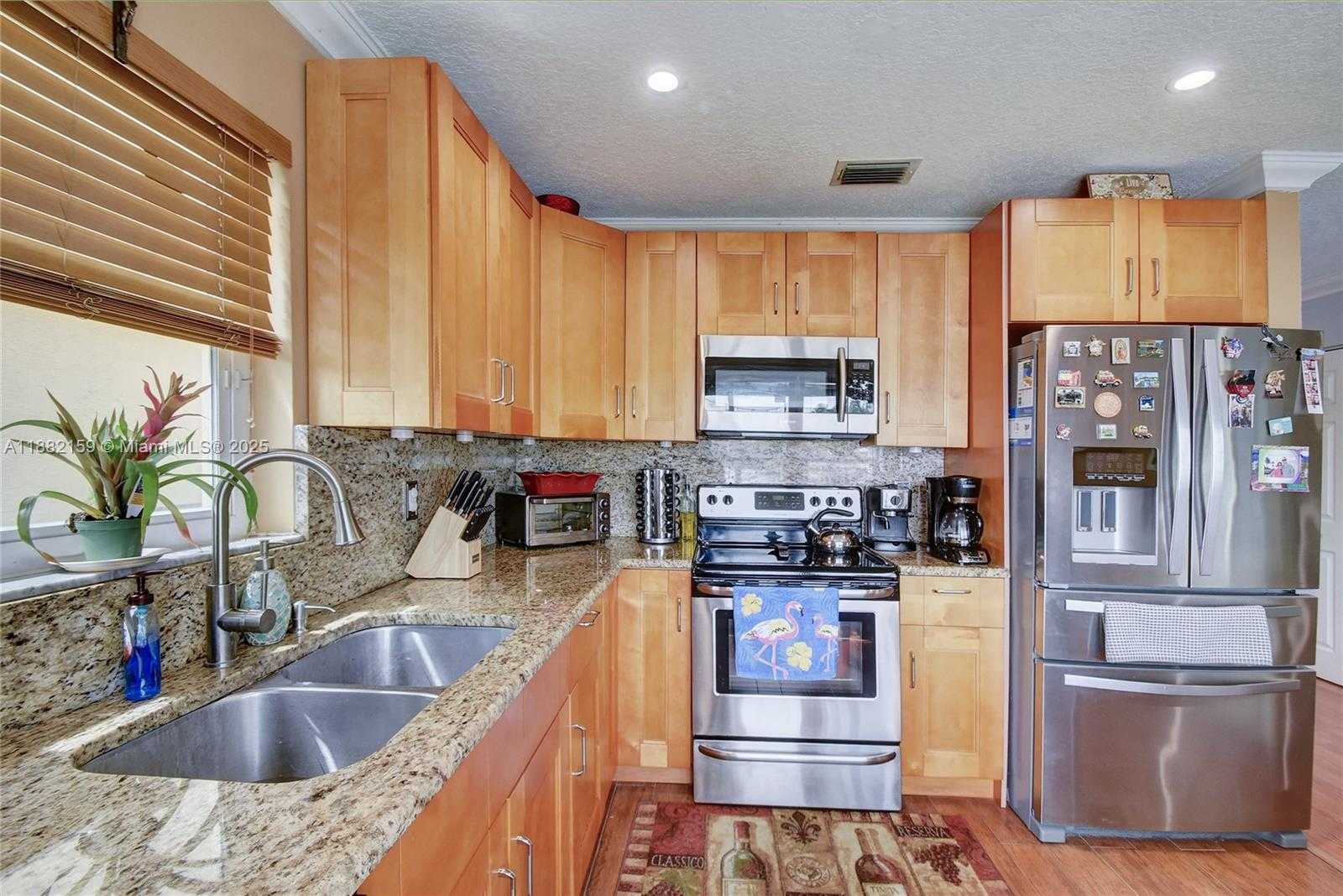 Small Image of 6194 BUENA VISTA DR #6194, Margate Number 13