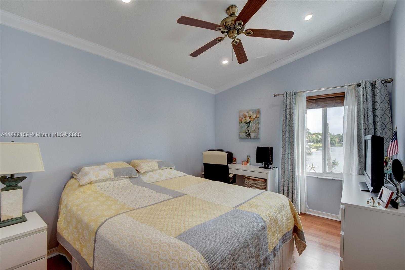 Small Image of 6194 BUENA VISTA DR #6194, Margate Number 14