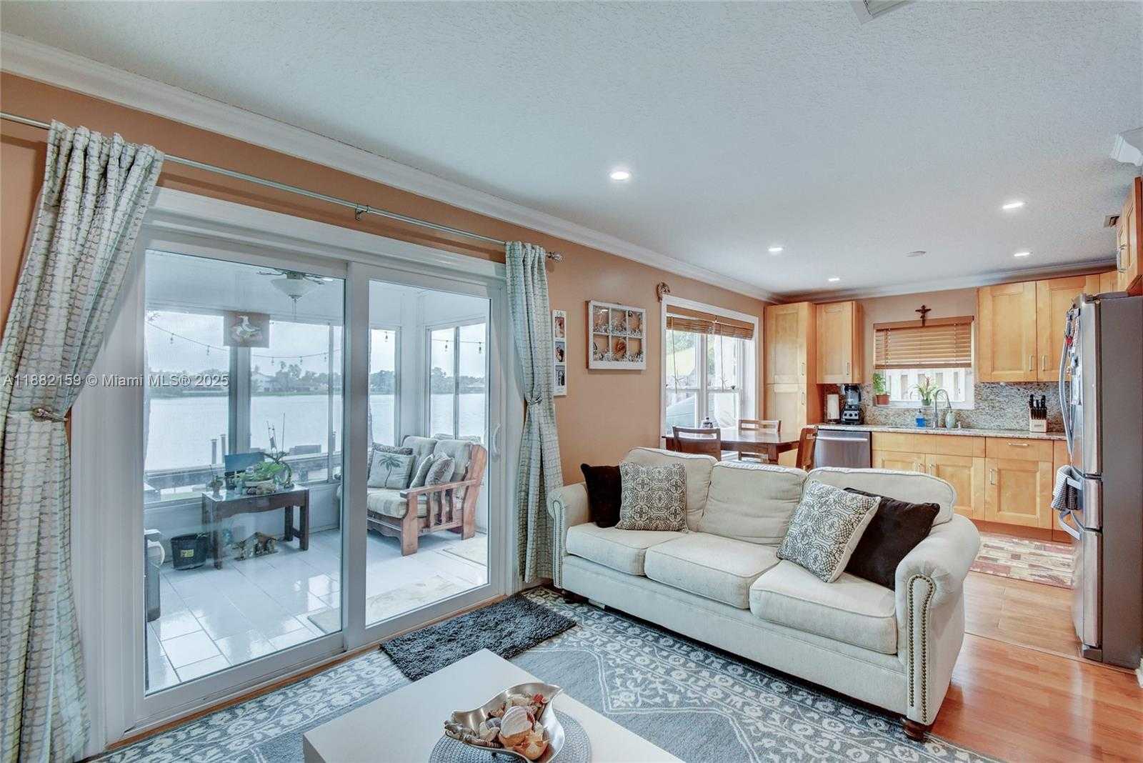 Small Image of 6194 BUENA VISTA DR #6194, Margate Number 21