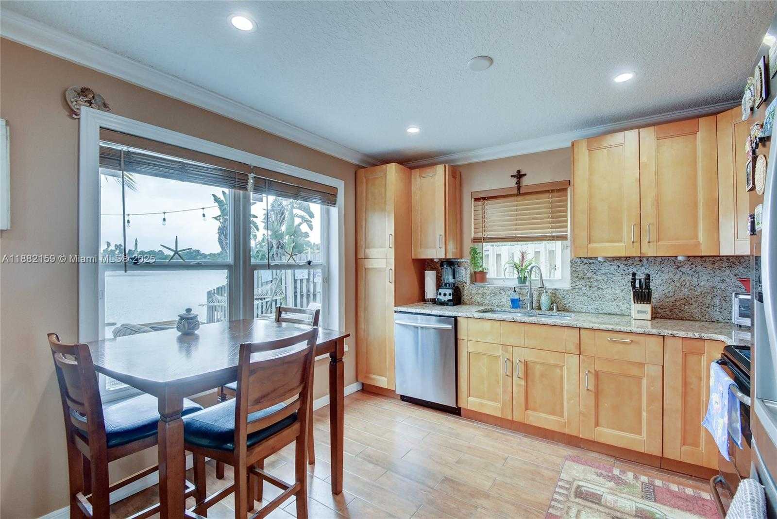 Small Image of 6194 BUENA VISTA DR #6194, Margate Number 25