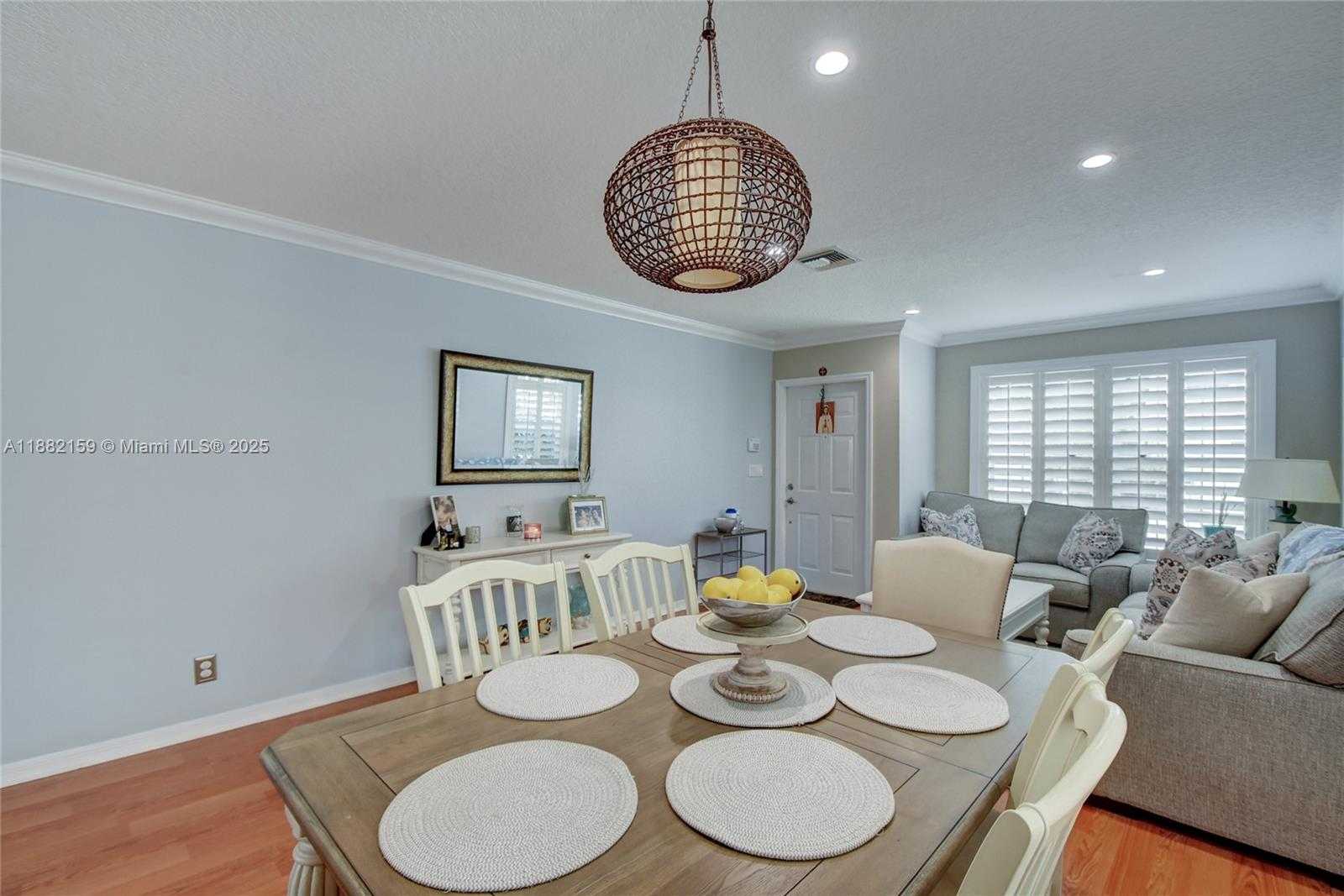 Small Image of 6194 BUENA VISTA DR #6194, Margate Number 6