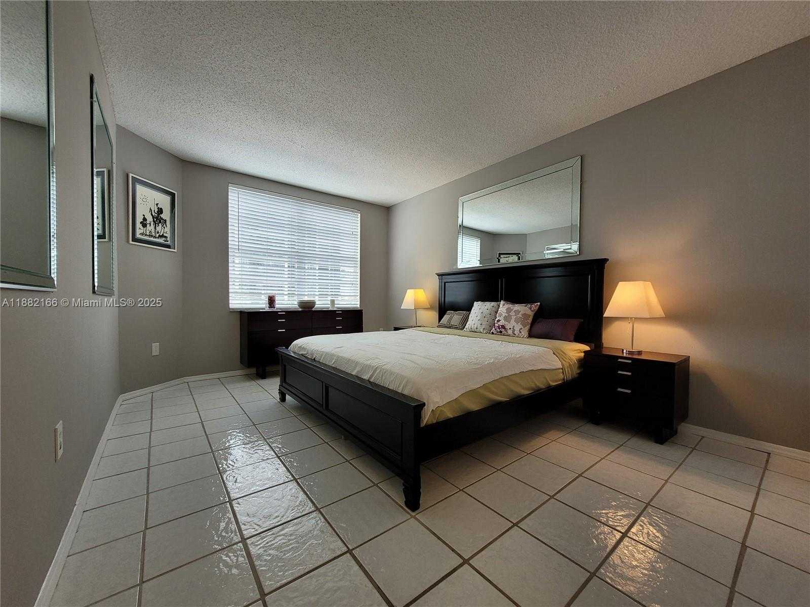 Small Image of 1985 SOUTH OCEAN DR #2N, Hallandale Beach Number 2