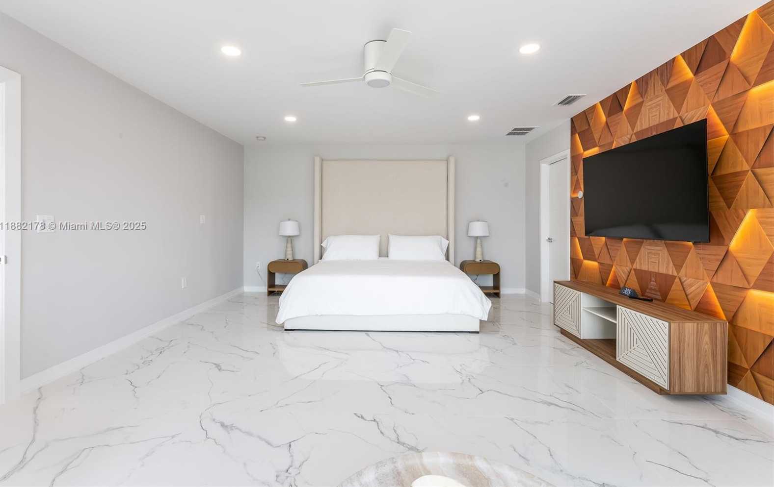 Small Image of 21230 NORTH EAST 25TH CT, Miami Number 16