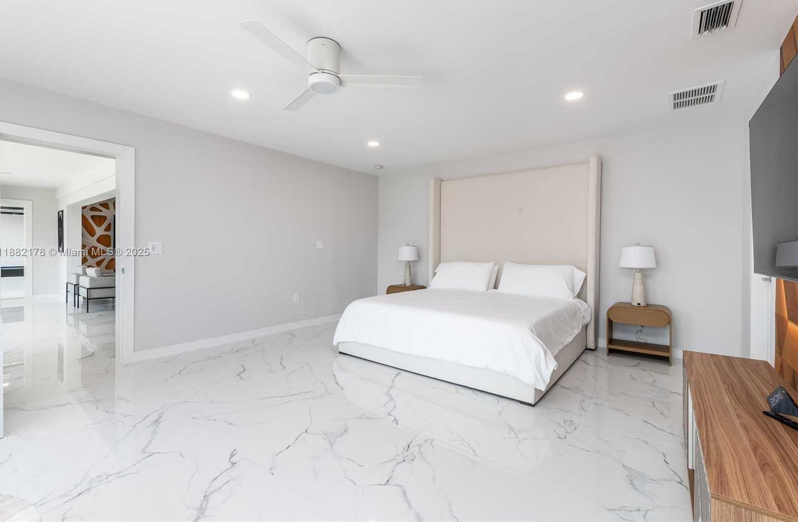 Small Image of 21230 NORTH EAST 25TH CT, Miami Number 17