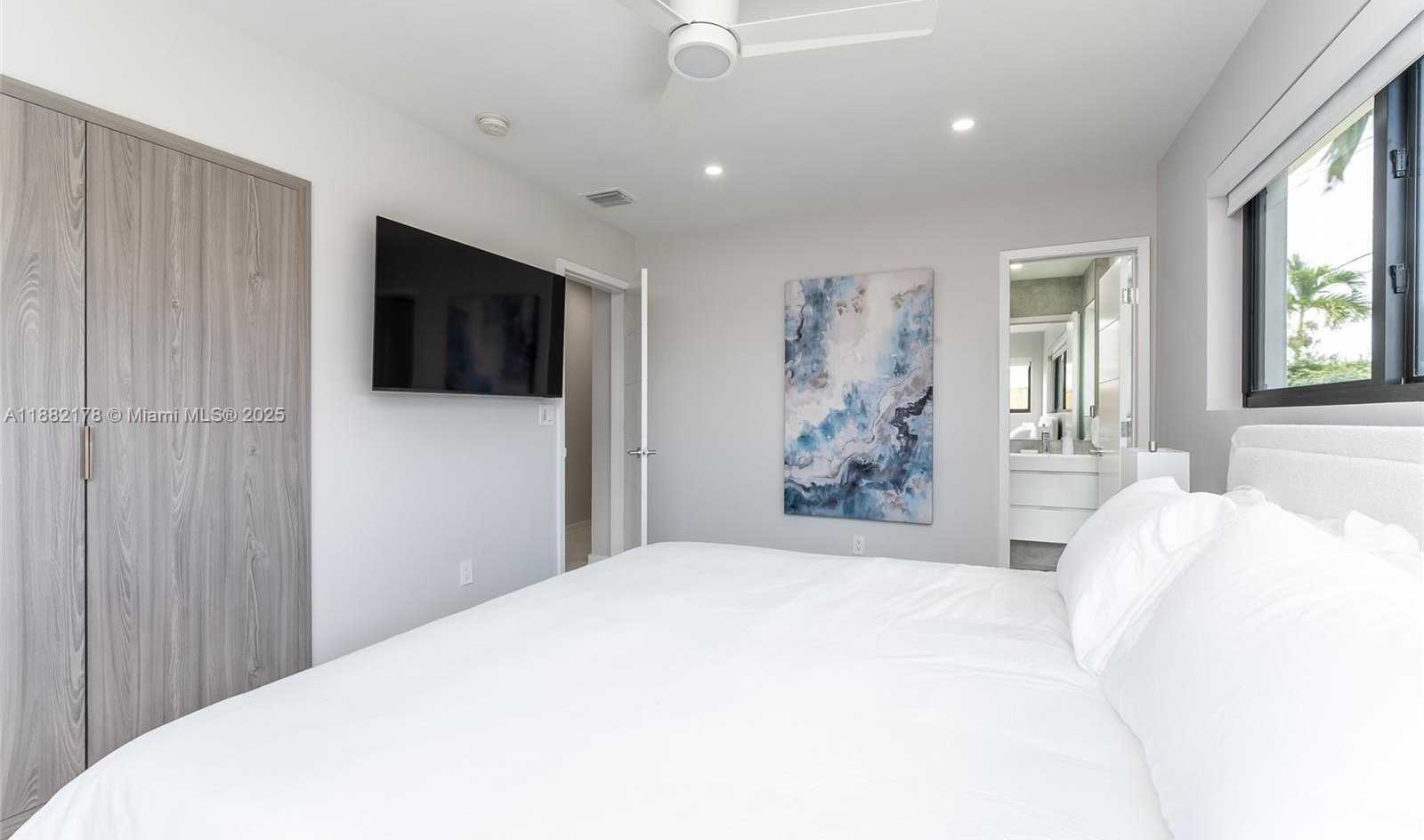 Small Image of 21230 NORTH EAST 25TH CT, Miami Number 27