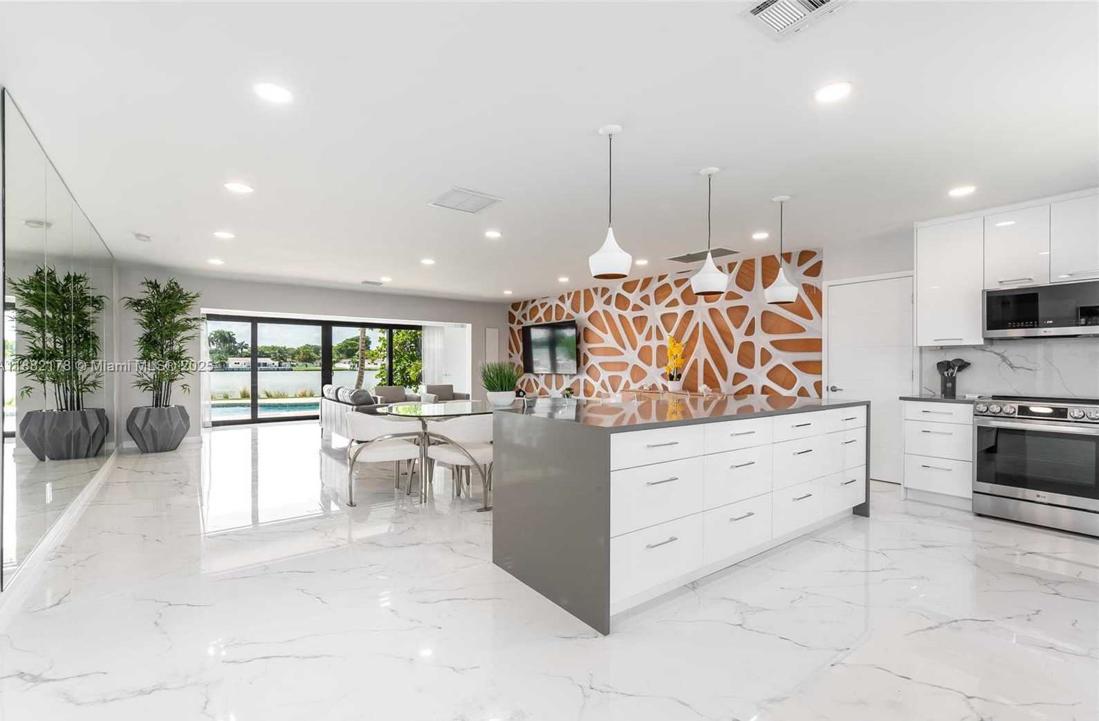 Small Image of 21230 NORTH EAST 25TH CT, Miami Number 3