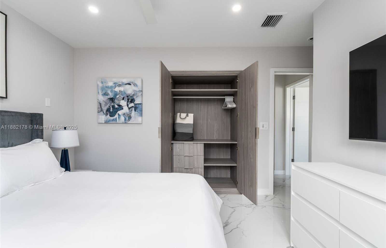Small Image of 21230 NORTH EAST 25TH CT, Miami Number 31