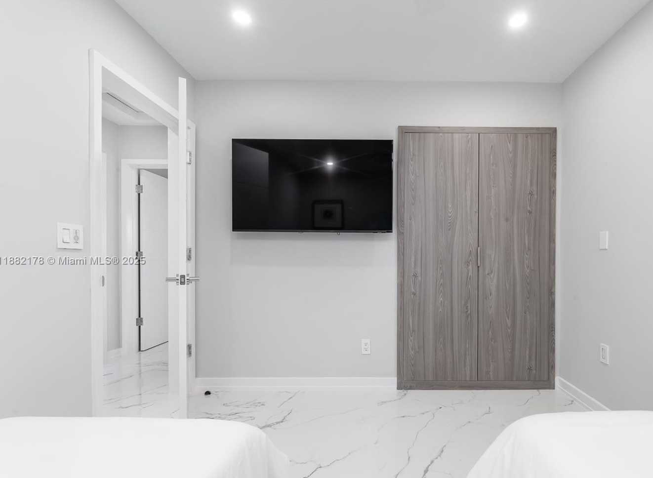 Small Image of 21230 NORTH EAST 25TH CT, Miami Number 33