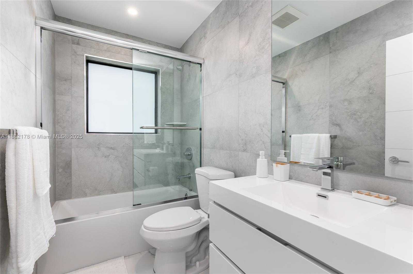 Small Image of 21230 NORTH EAST 25TH CT, Miami Number 34