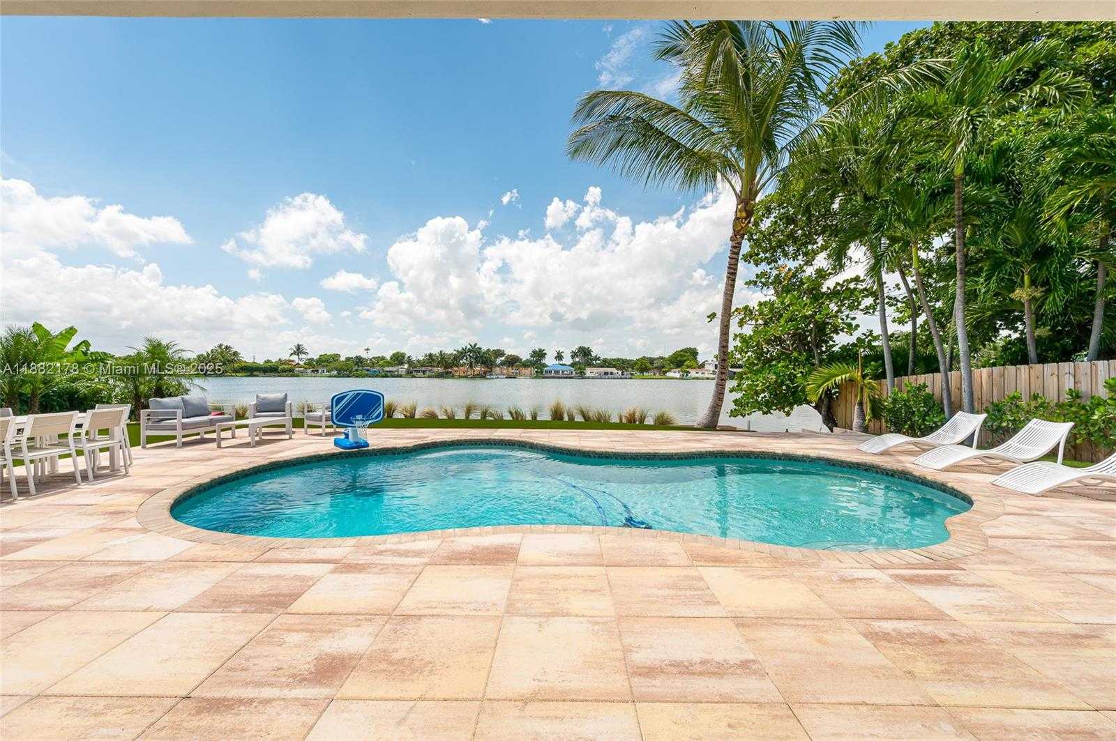 Small Image of 21230 NORTH EAST 25TH CT, Miami Number 38