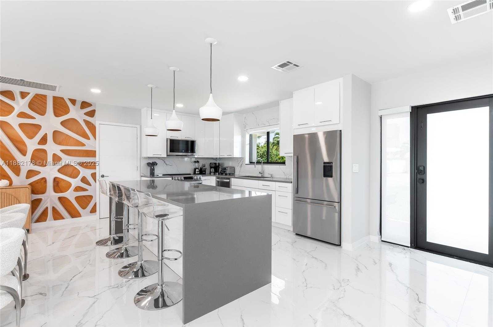 Small Image of 21230 NORTH EAST 25TH CT, Miami Number 4