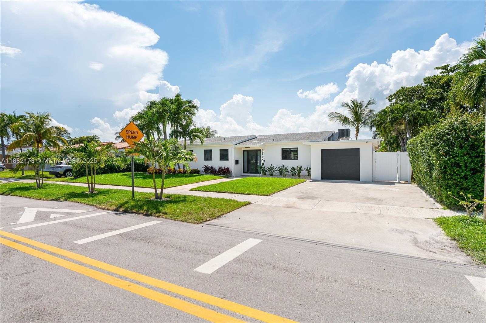 Small Image of 21230 NORTH EAST 25TH CT, Miami Number 51