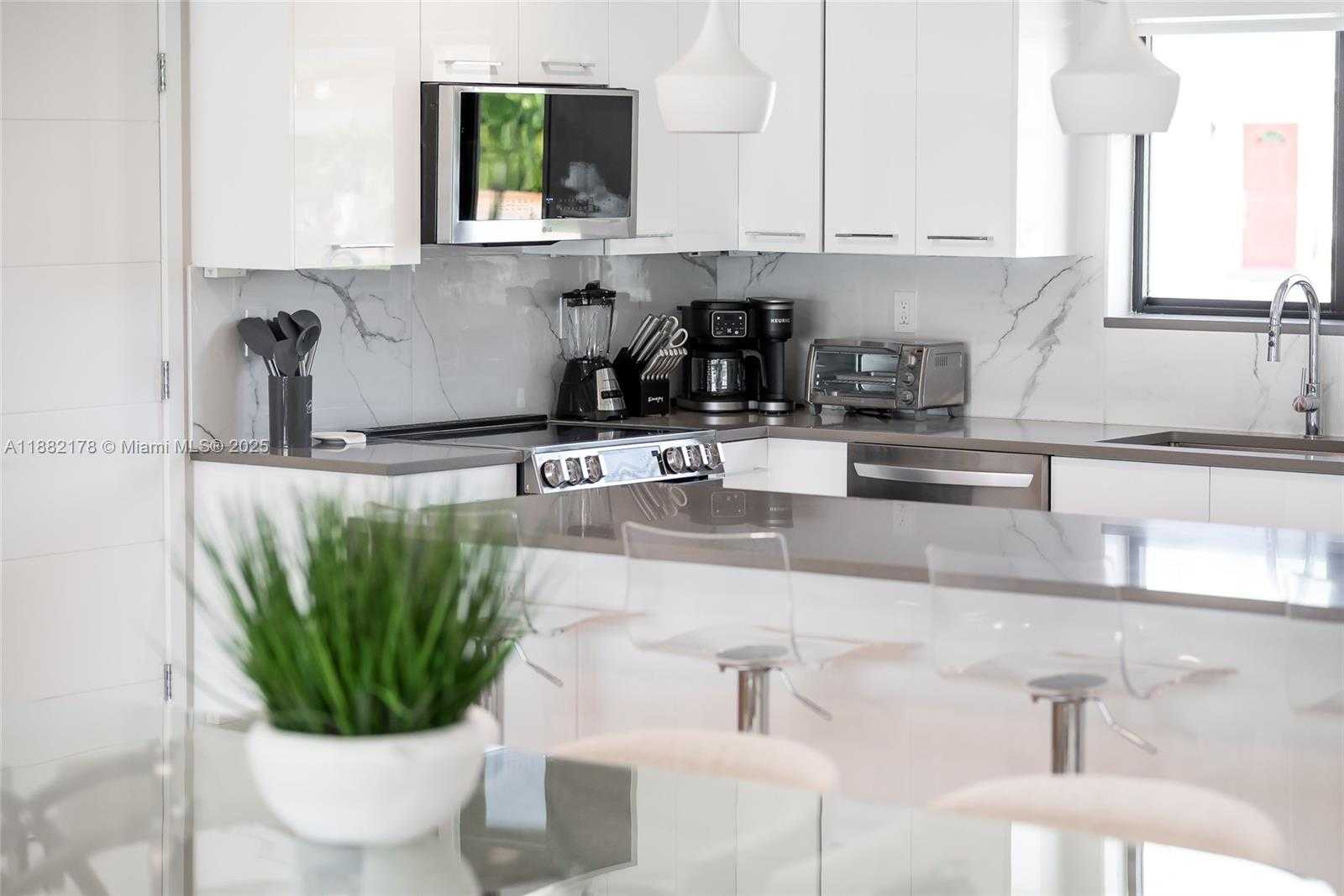 Small Image of 21230 NORTH EAST 25TH CT, Miami Number 7