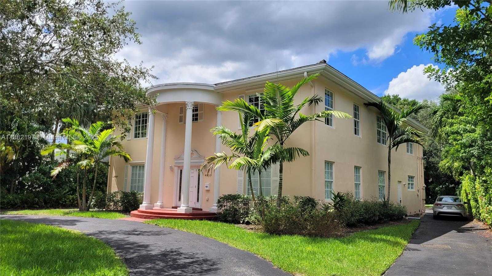 Small Image of 4850 UNIVERSITY DR #4850, Coral Gables Number 2