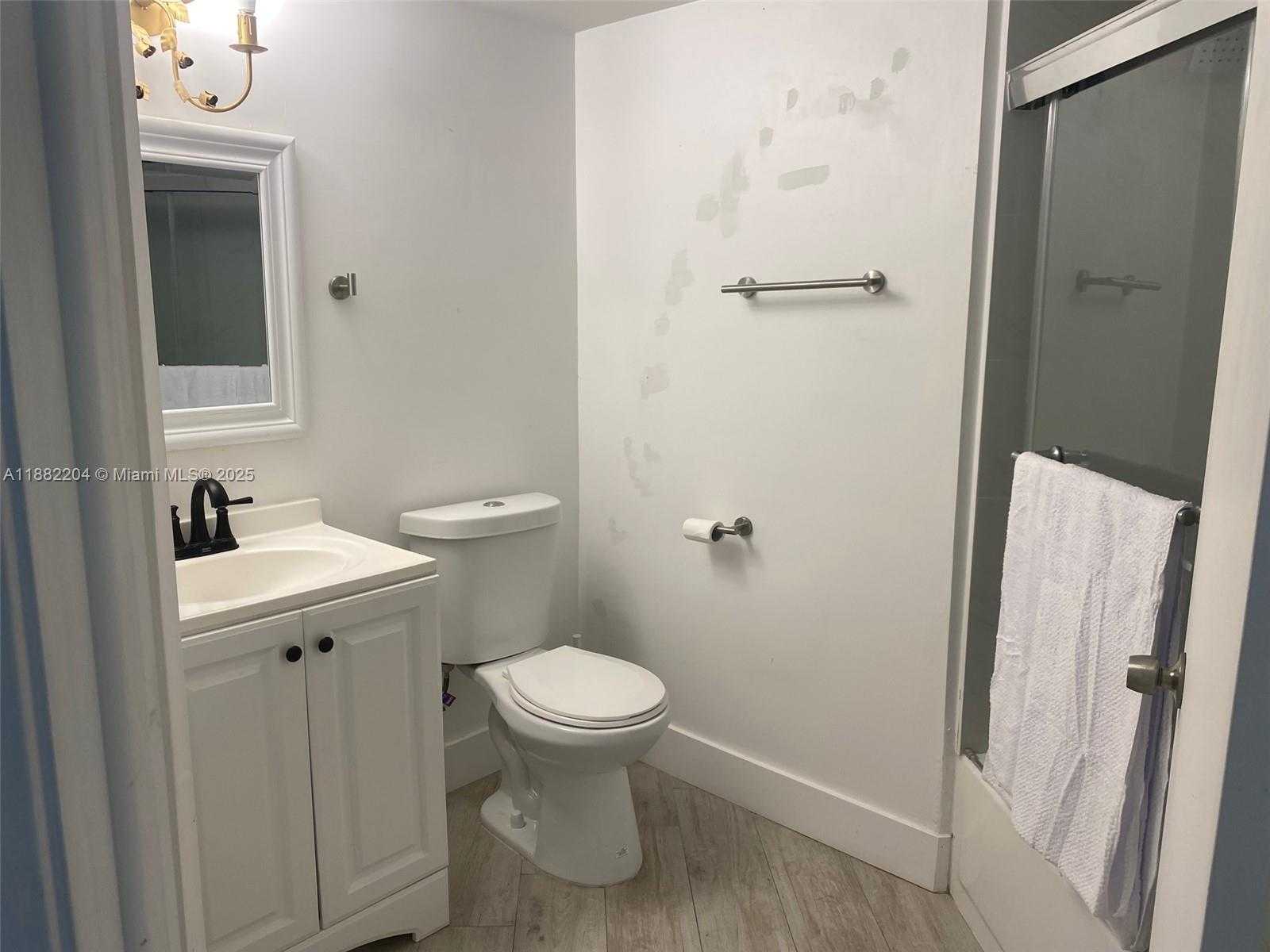 Small Image of 5880 COLLINS AVE #902, Miami Beach Number 10