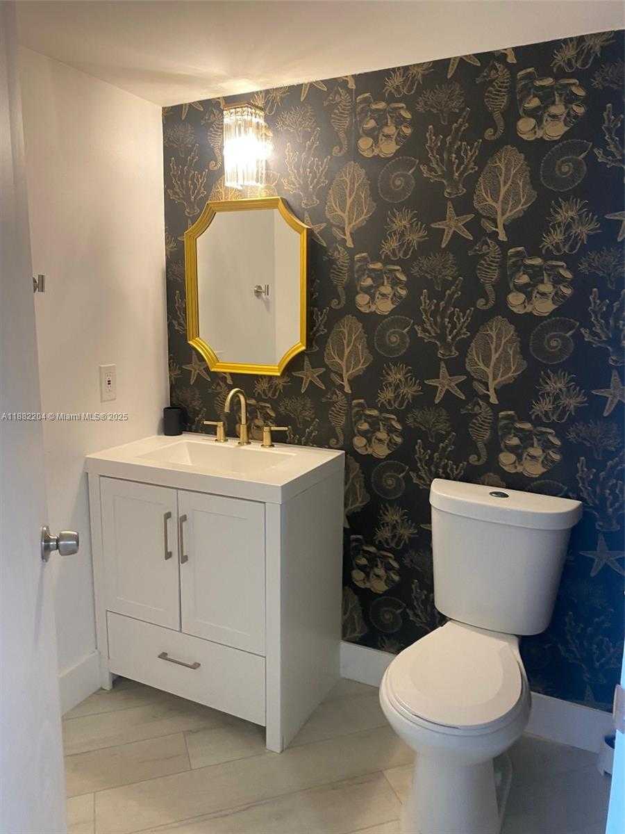 Small Image of 5880 COLLINS AVE #902, Miami Beach Number 13