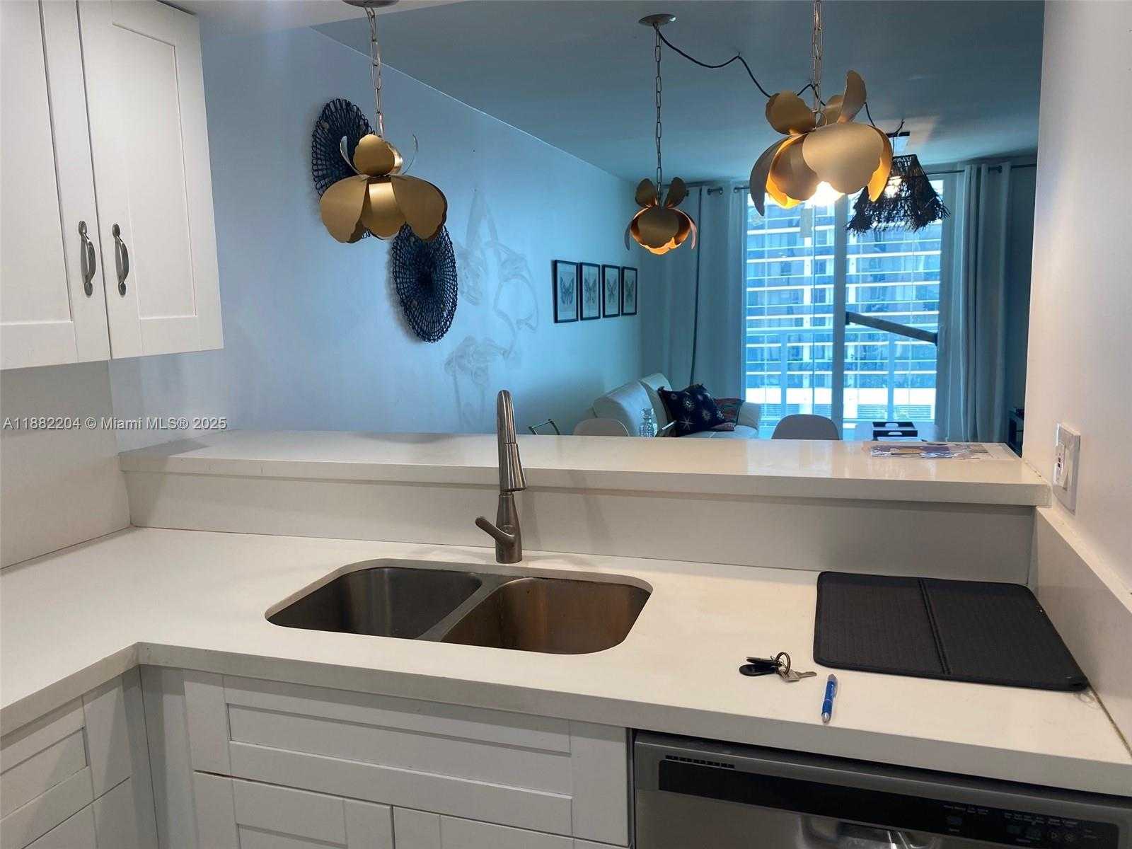 Small Image of 5880 COLLINS AVE #902, Miami Beach Number 18