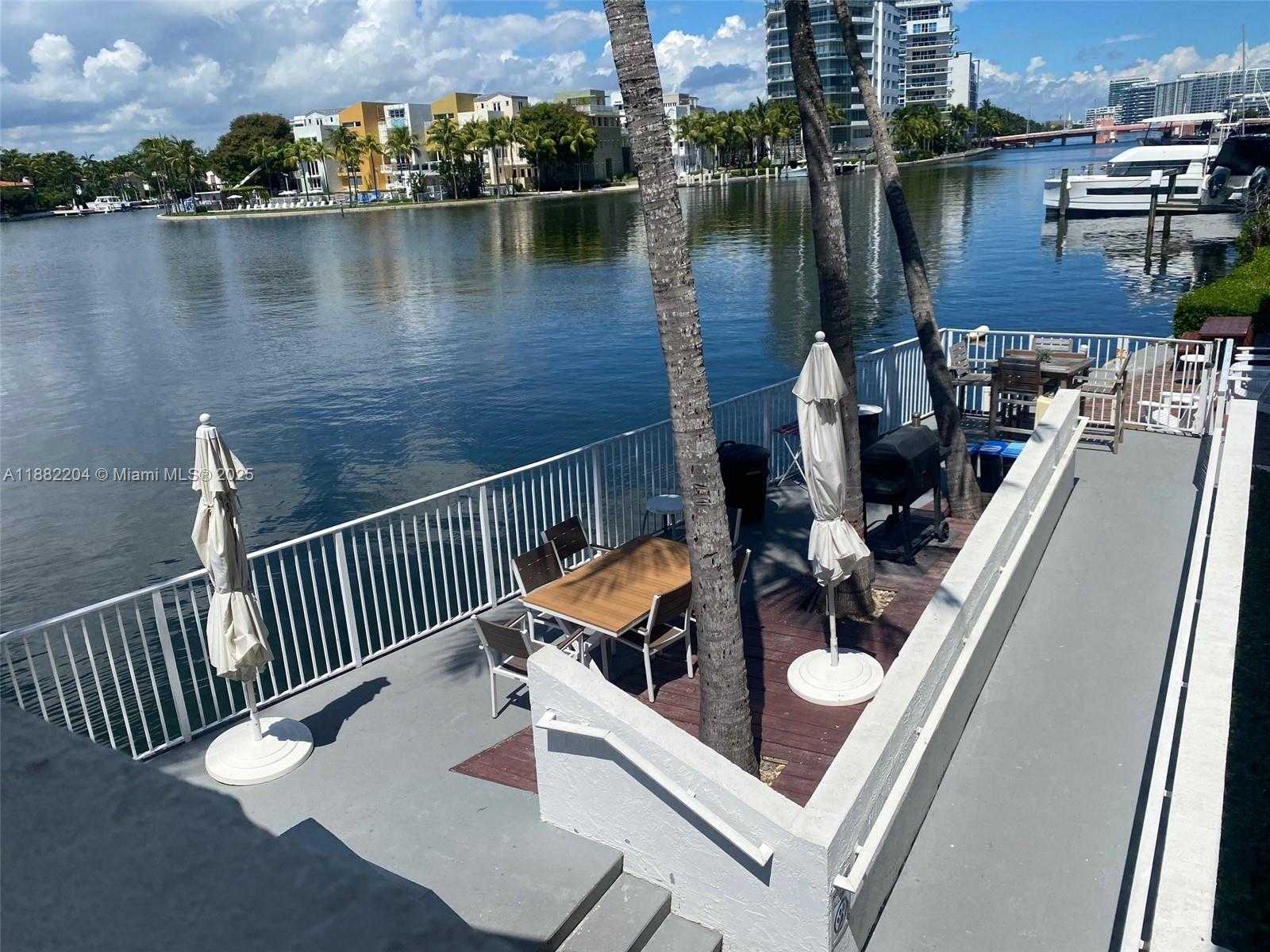 Small Image of 5880 COLLINS AVE #902, Miami Beach Number 2