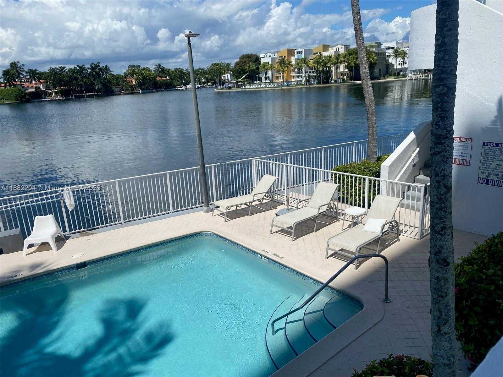 Small Image of 5880 COLLINS AVE #902, Miami Beach Number 3