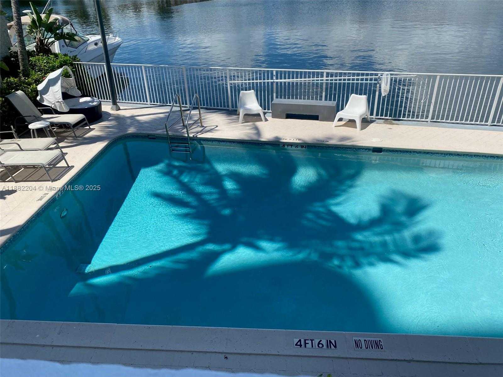 Small Image of 5880 COLLINS AVE #902, Miami Beach Number 4