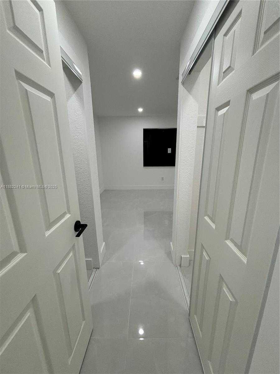 Small Image of 6813 SOUTH WEST 10TH CT, Pembroke Pines Number 10