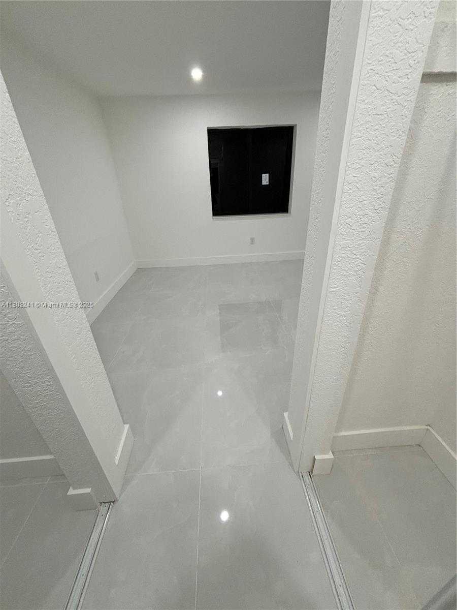 Small Image of 6813 SOUTH WEST 10TH CT, Pembroke Pines Number 11
