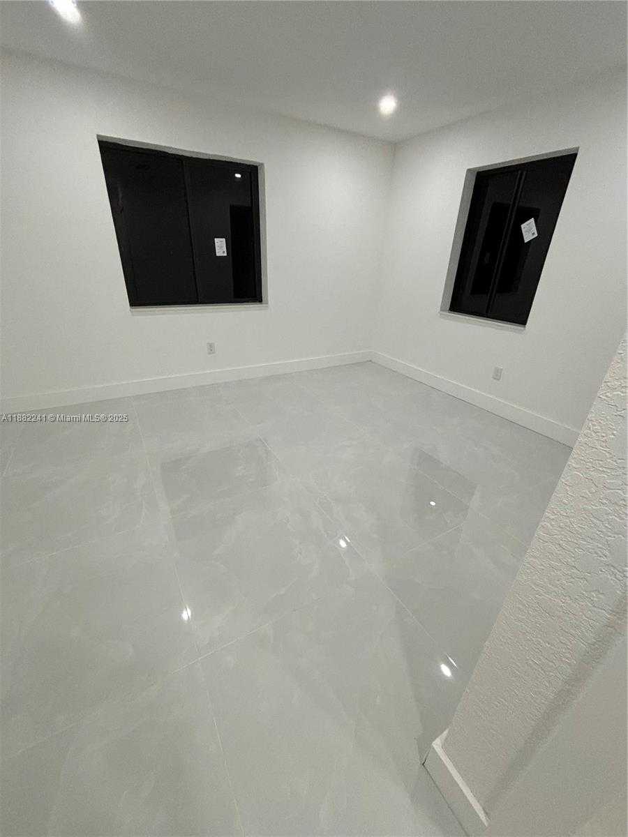 Small Image of 6813 SOUTH WEST 10TH CT, Pembroke Pines Number 12