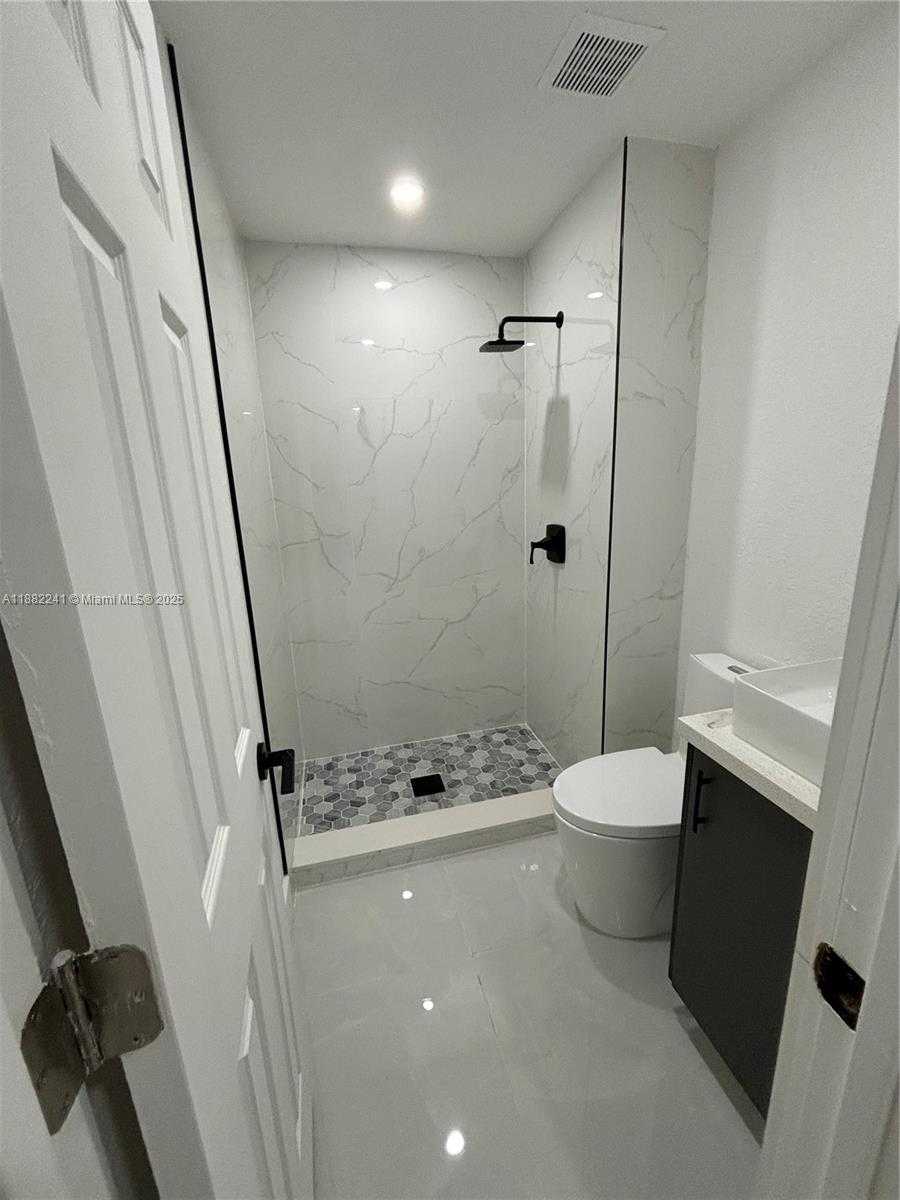 Small Image of 6813 SOUTH WEST 10TH CT, Pembroke Pines Number 14