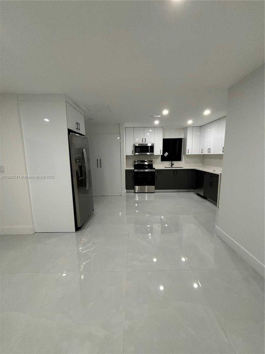 Small Image of 6813 SOUTH WEST 10TH CT, Pembroke Pines Number 3