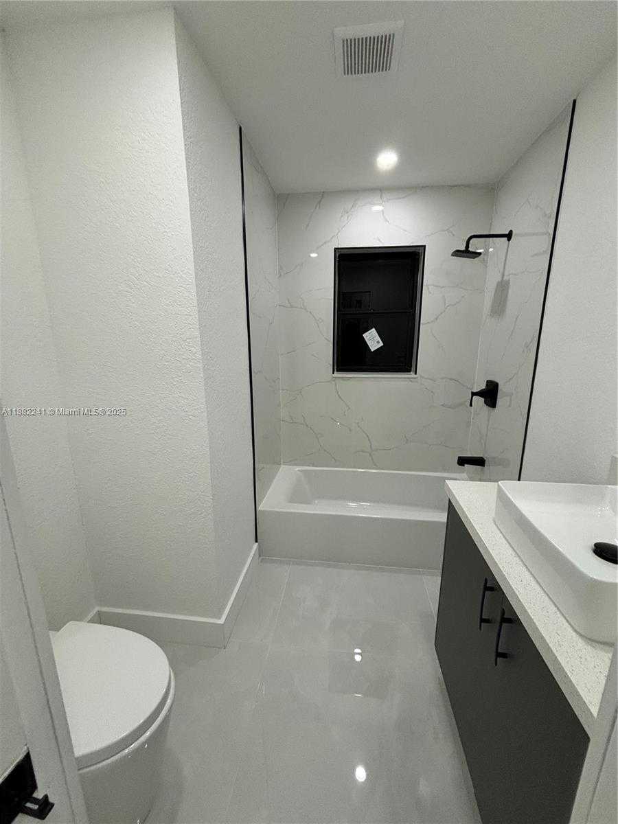 Small Image of 6813 SOUTH WEST 10TH CT, Pembroke Pines Number 8