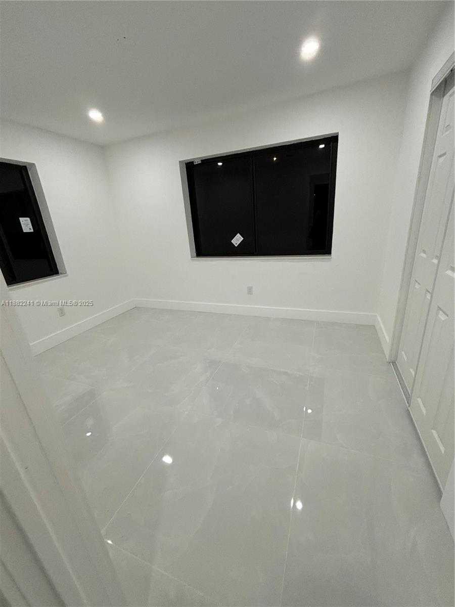 Small Image of 6813 SOUTH WEST 10TH CT, Pembroke Pines Number 9