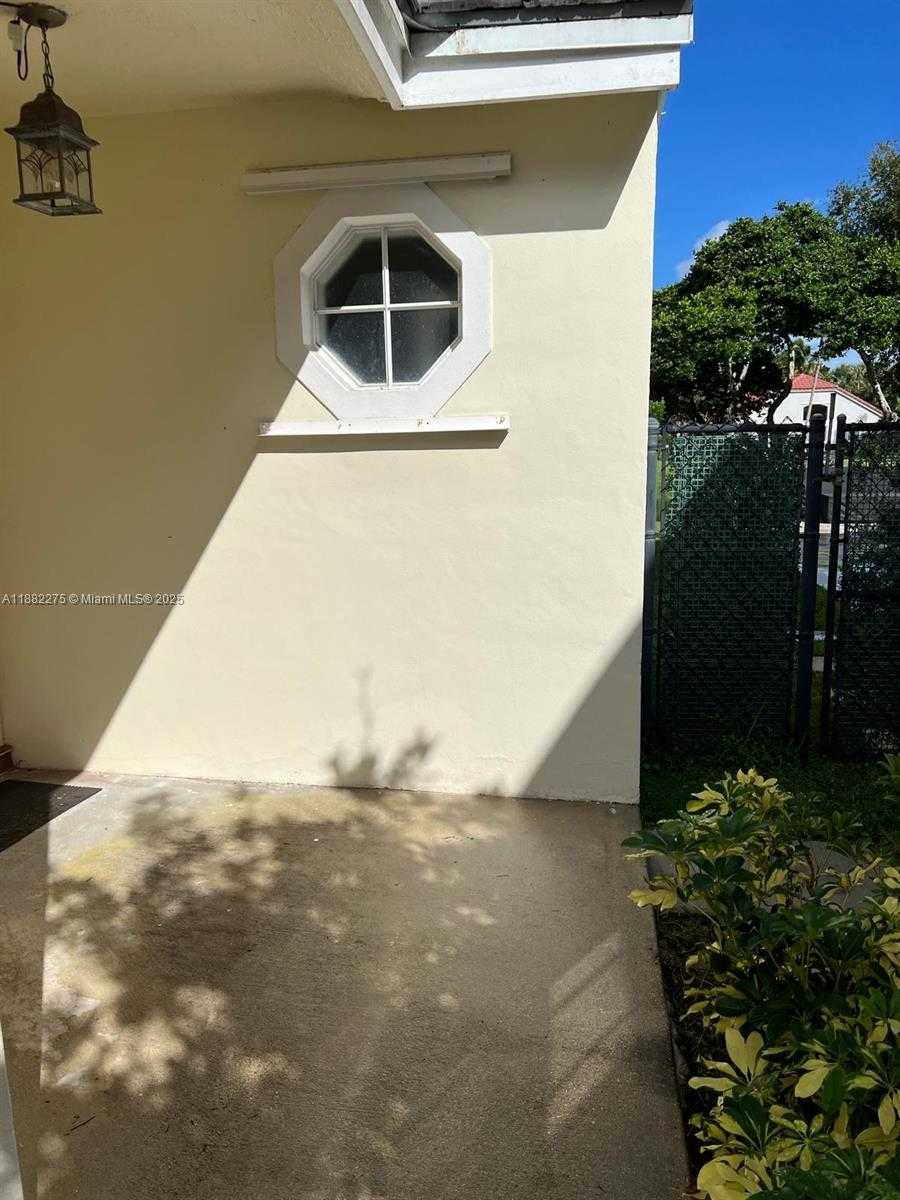 Small Image of 2957 MYRTLE OAK CIR, Davie Number 14