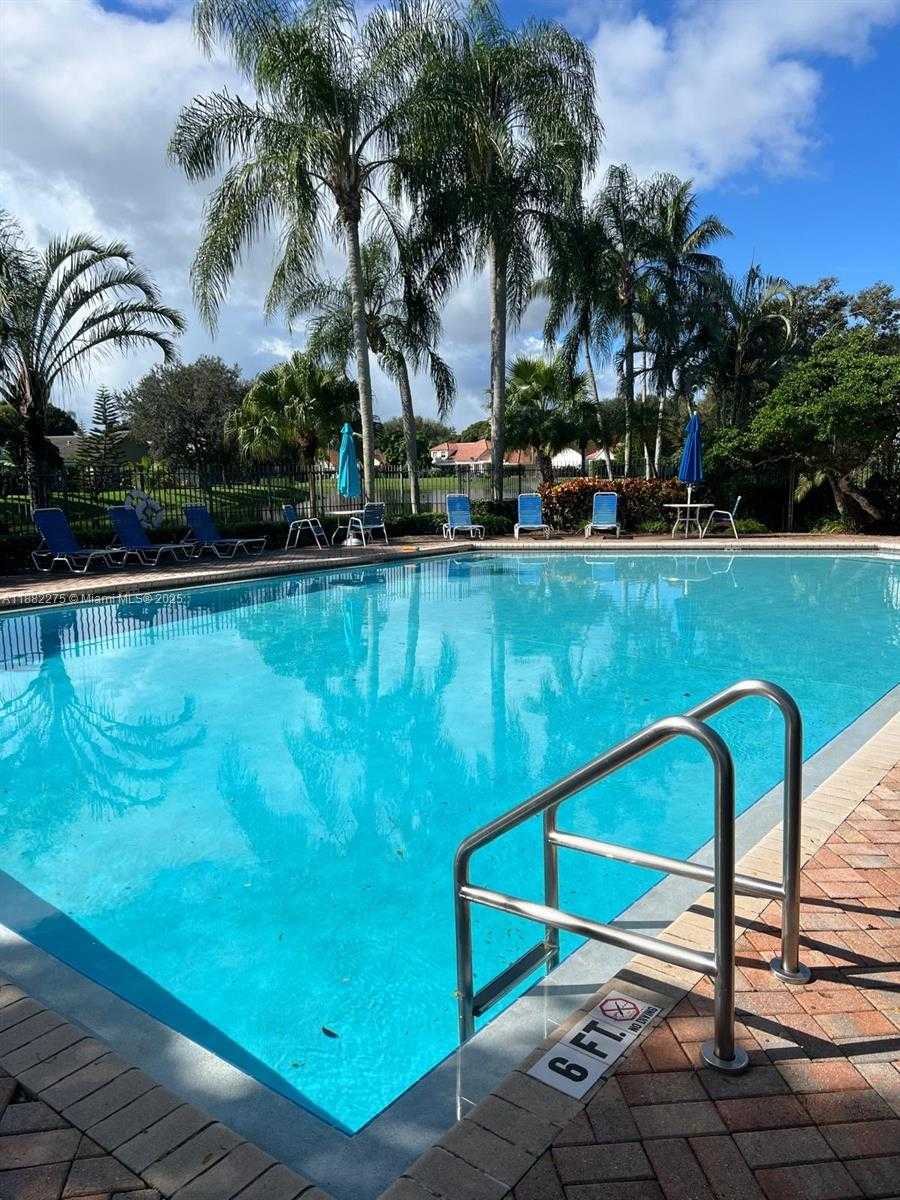Small Image of 2957 MYRTLE OAK CIR, Davie Number 18