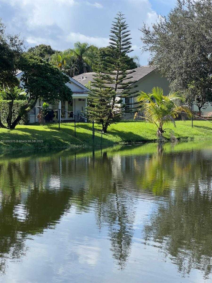 Small Image of 2957 MYRTLE OAK CIR, Davie Number 19