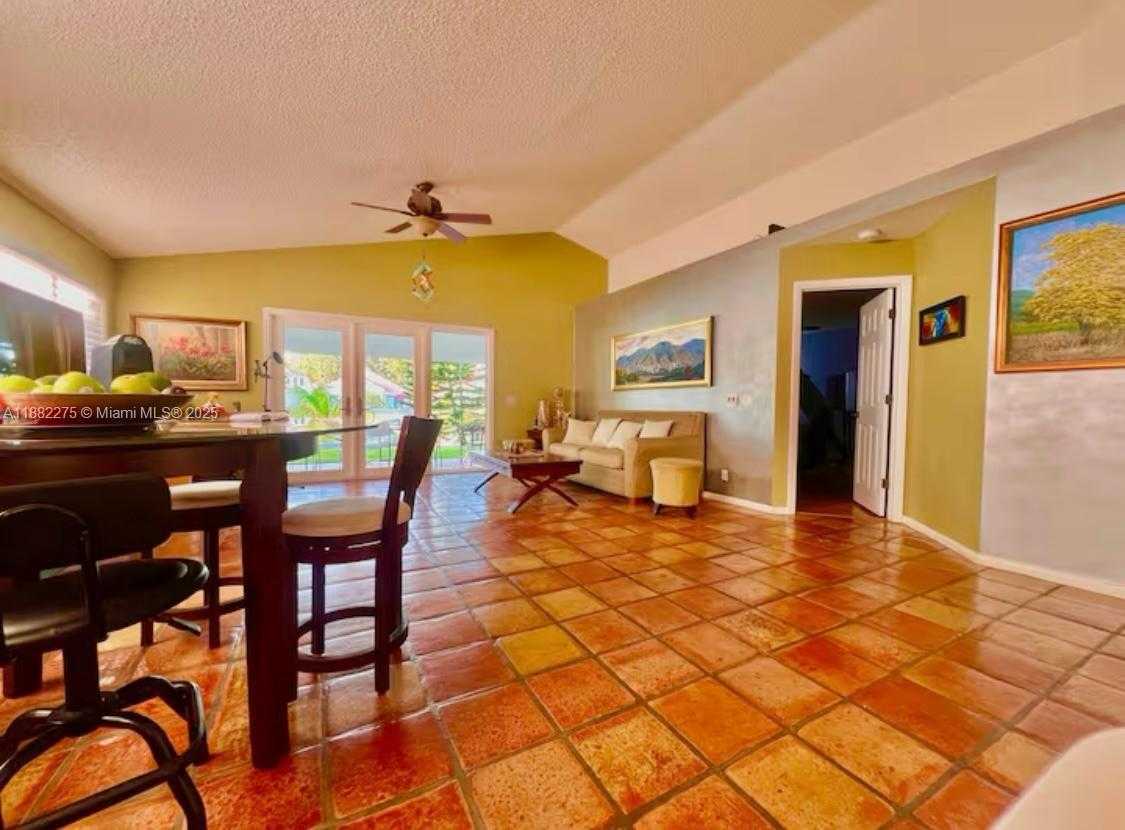 Small Image of 2957 MYRTLE OAK CIR, Davie Number 3
